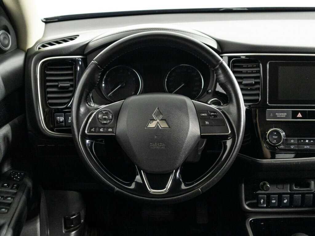 Mitsubishi Outlander с пробегом — 2018 год. Фото: #18