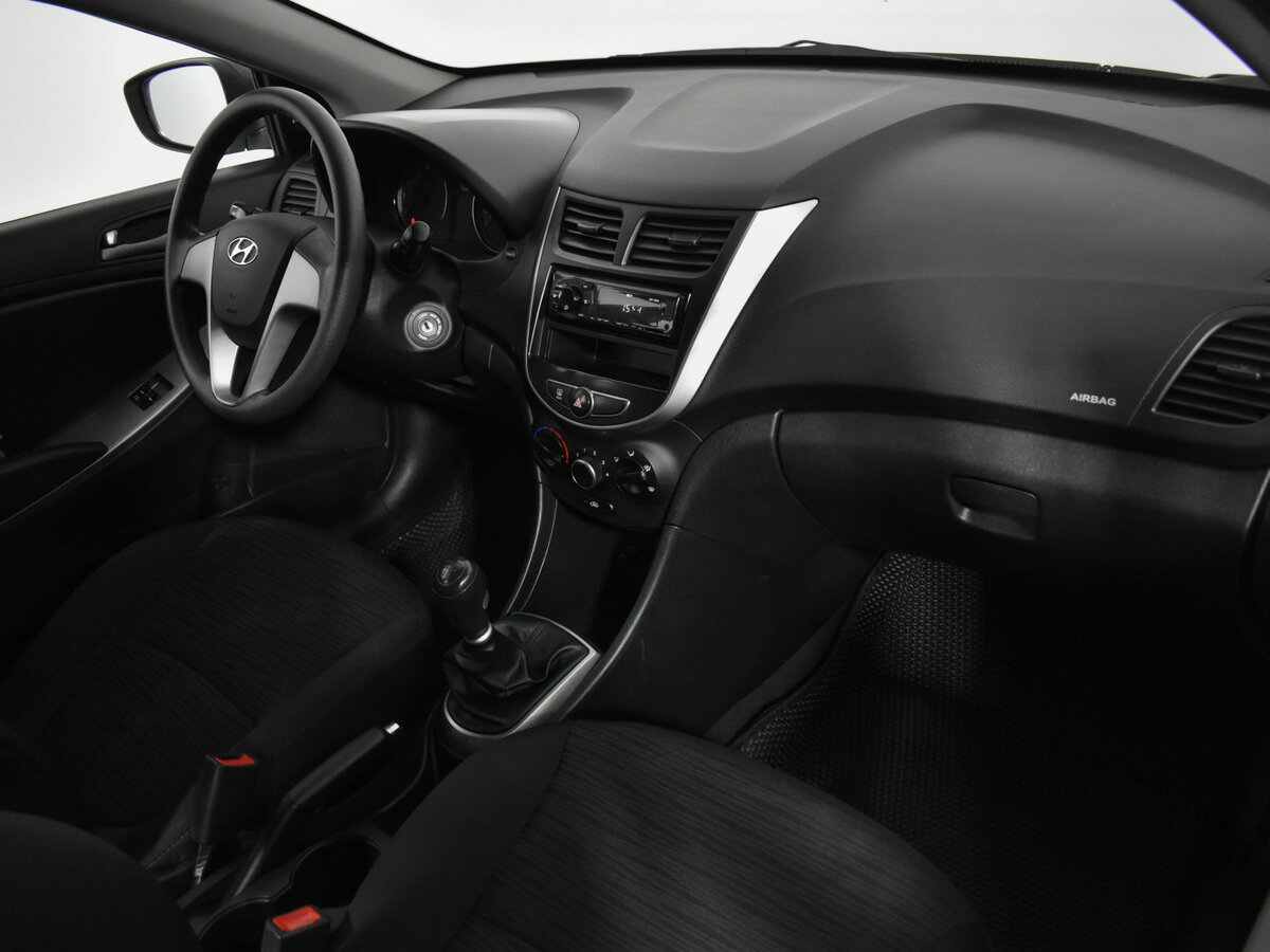 Hyundai Solaris с пробегом — 2016 год. Фото: #10