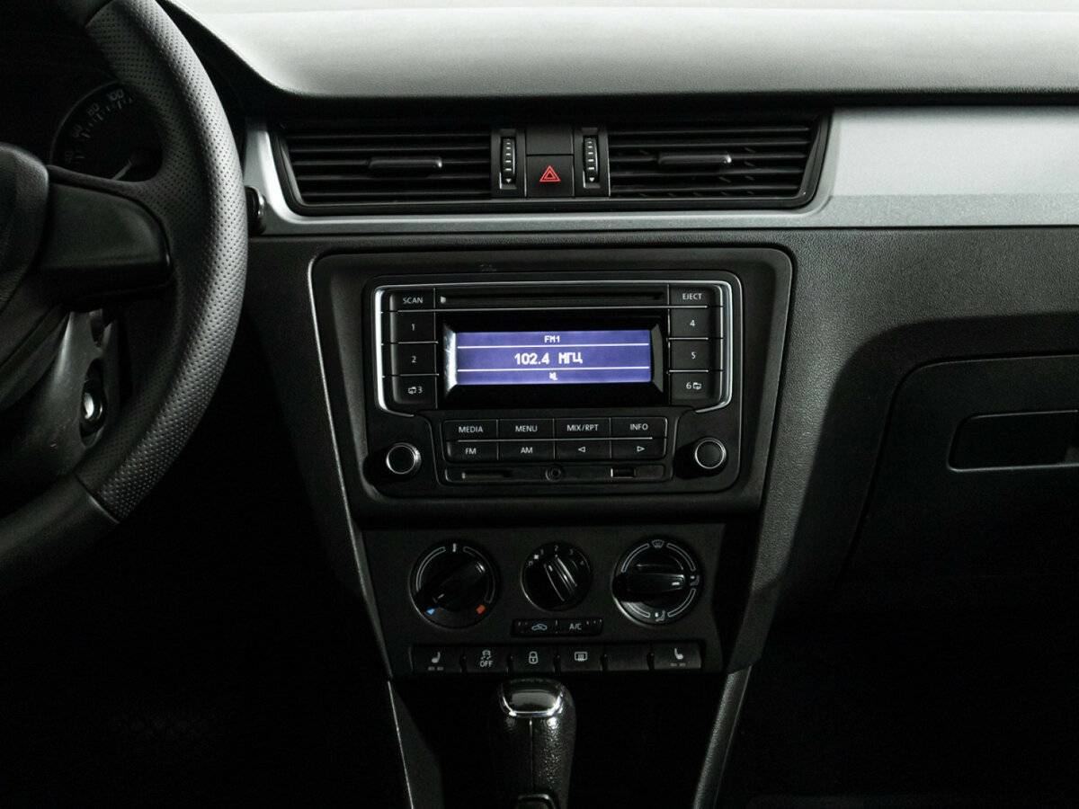 Skoda Rapid с пробегом — 2015 год. Фото: #13