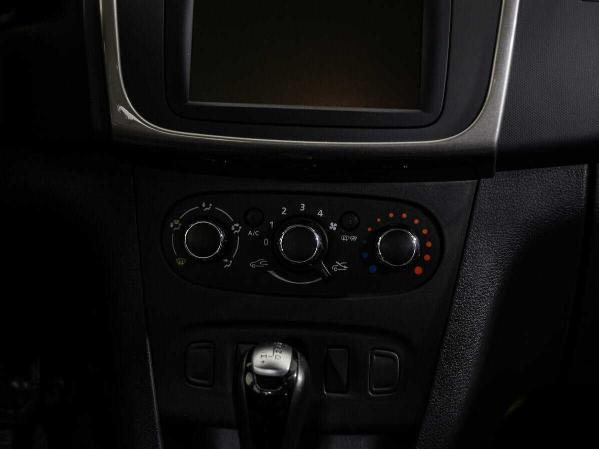 Renault Logan с пробегом — 2019 год. Фото: #11