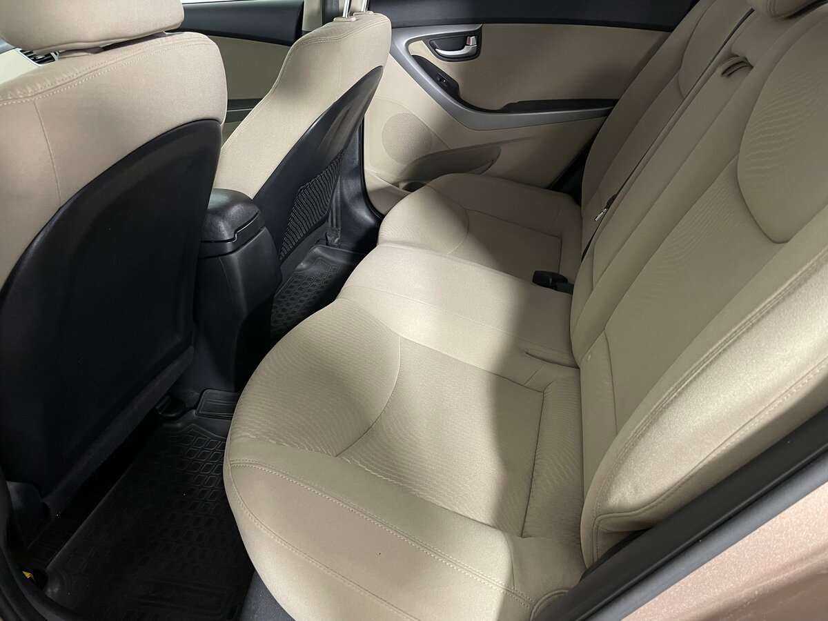 Hyundai Elantra с пробегом — 2014 год. Фото: #14