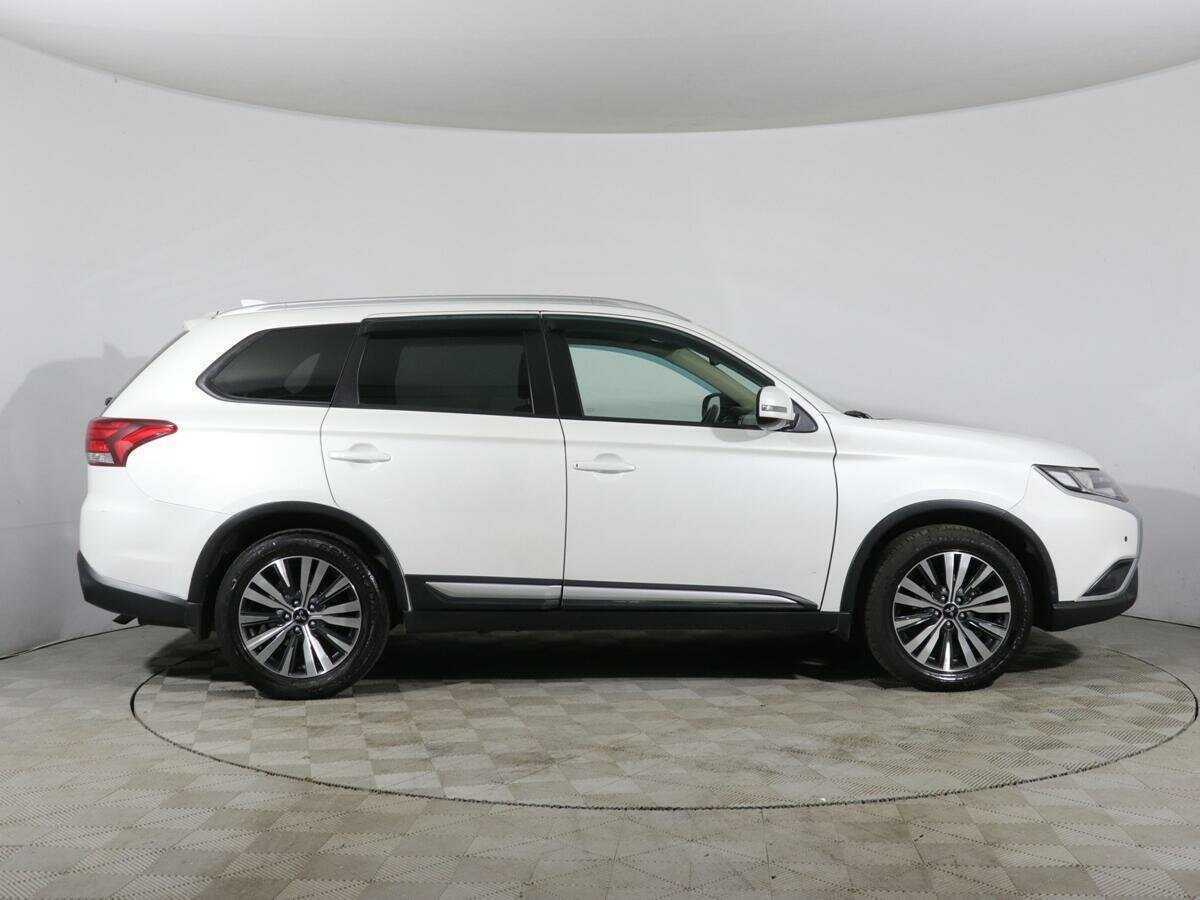 Mitsubishi Outlander с пробегом — 2019 год. Фото: #3