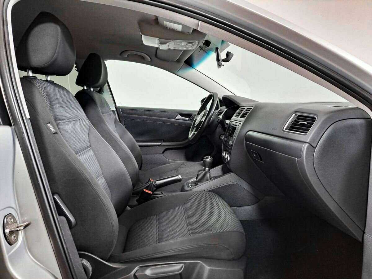 Volkswagen Jetta с пробегом — 2014 год. Фото: #6