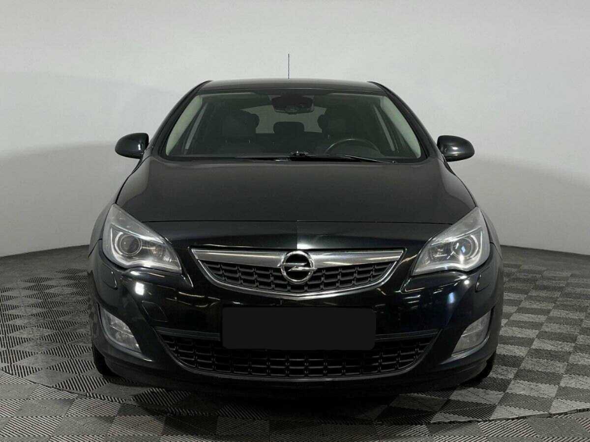 Opel Astra с пробегом — 2012 год. Фото: #1