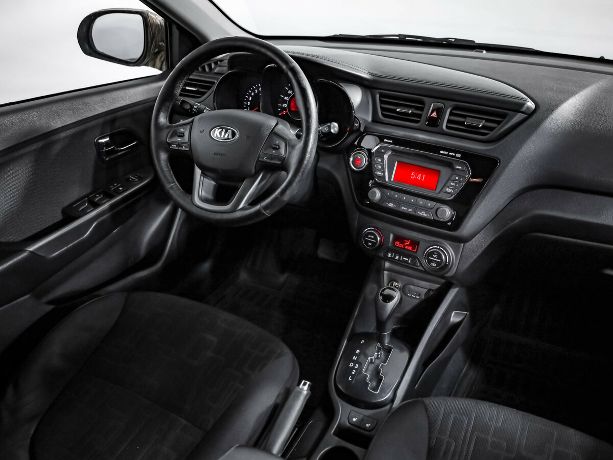 Kia Rio с пробегом — 2013 год. Фото: #6