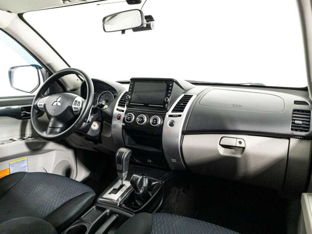 Mitsubishi Pajero Sport с пробегом — 2014 год. Фото: #8