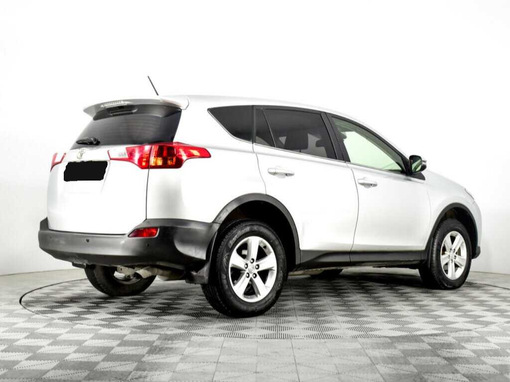 Toyota RAV4 с пробегом — 2013 год. Фото: #3