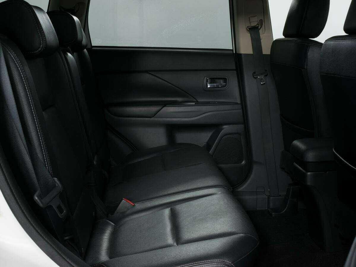 Mitsubishi Outlander с пробегом — 2012 год. Фото: #11