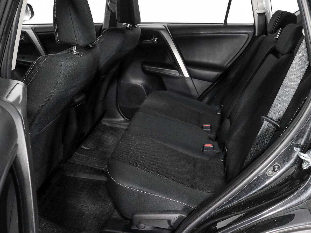 Toyota RAV4 с пробегом — 2016 год. Фото: #9