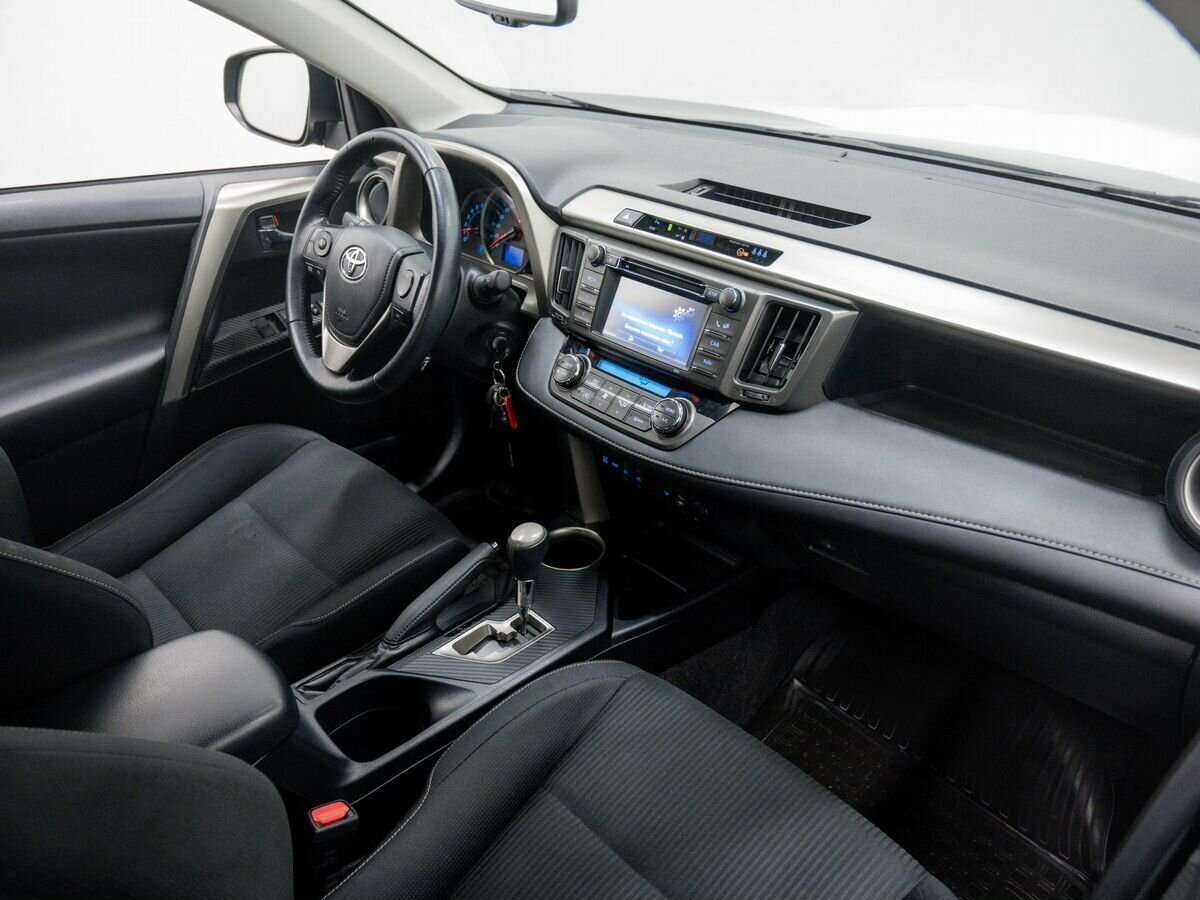 Toyota RAV4 с пробегом — 2014 год. Фото: #7