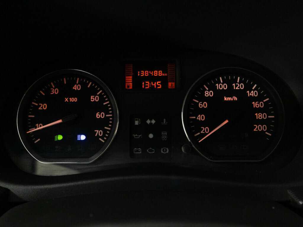 Renault Sandero с пробегом — 2013 год. Фото: #11