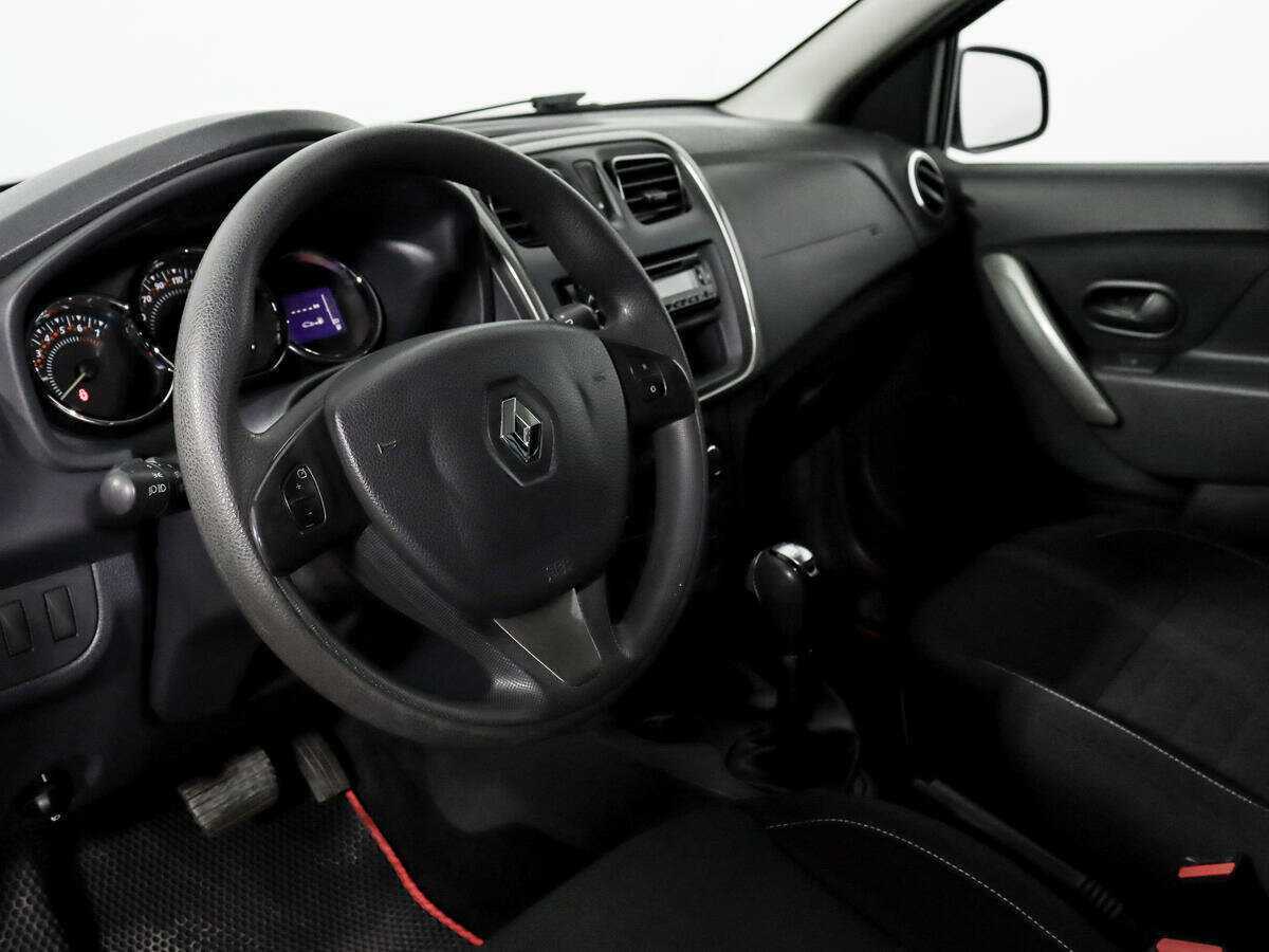 Renault Sandero с пробегом — 2016 год. Фото: #8