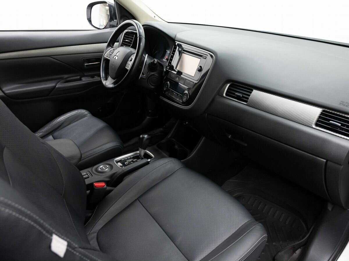 Mitsubishi Outlander с пробегом — 2012 год. Фото: #11