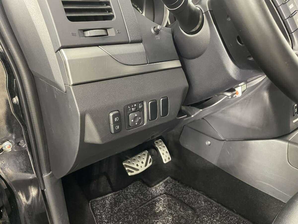 Mitsubishi Pajero с пробегом — 2012 год. Фото: #8