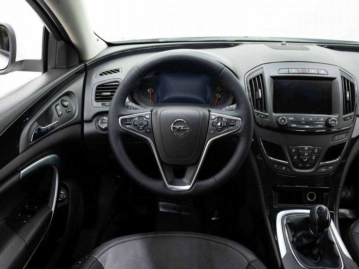 Opel Insignia с пробегом — 2013 год. Фото: #17