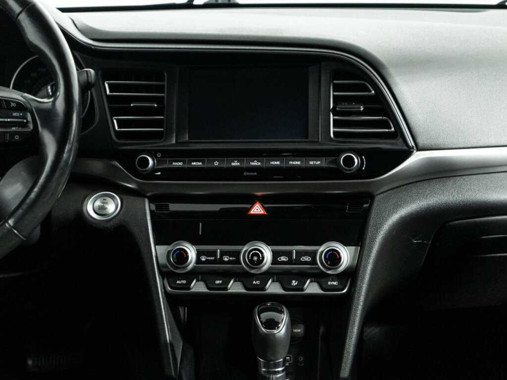 Hyundai Elantra с пробегом — 2019 год. Фото: #13