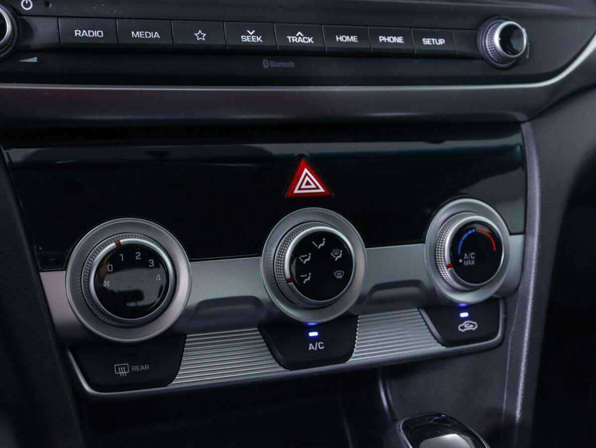Hyundai Elantra с пробегом — 2020 год. Фото: #9