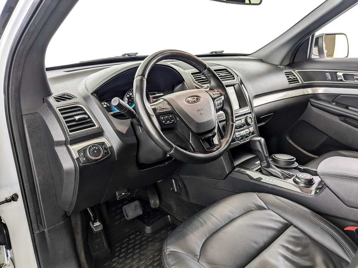 Ford Explorer с пробегом — 2017 год. Фото: #13