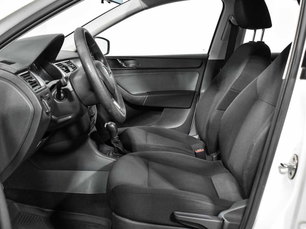 Skoda Rapid с пробегом — 2017 год. Фото: #8