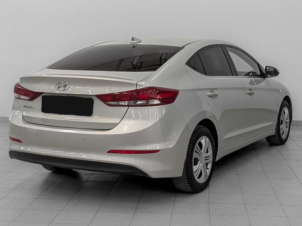 Hyundai Elantra с пробегом — 2017 год. Фото: #4