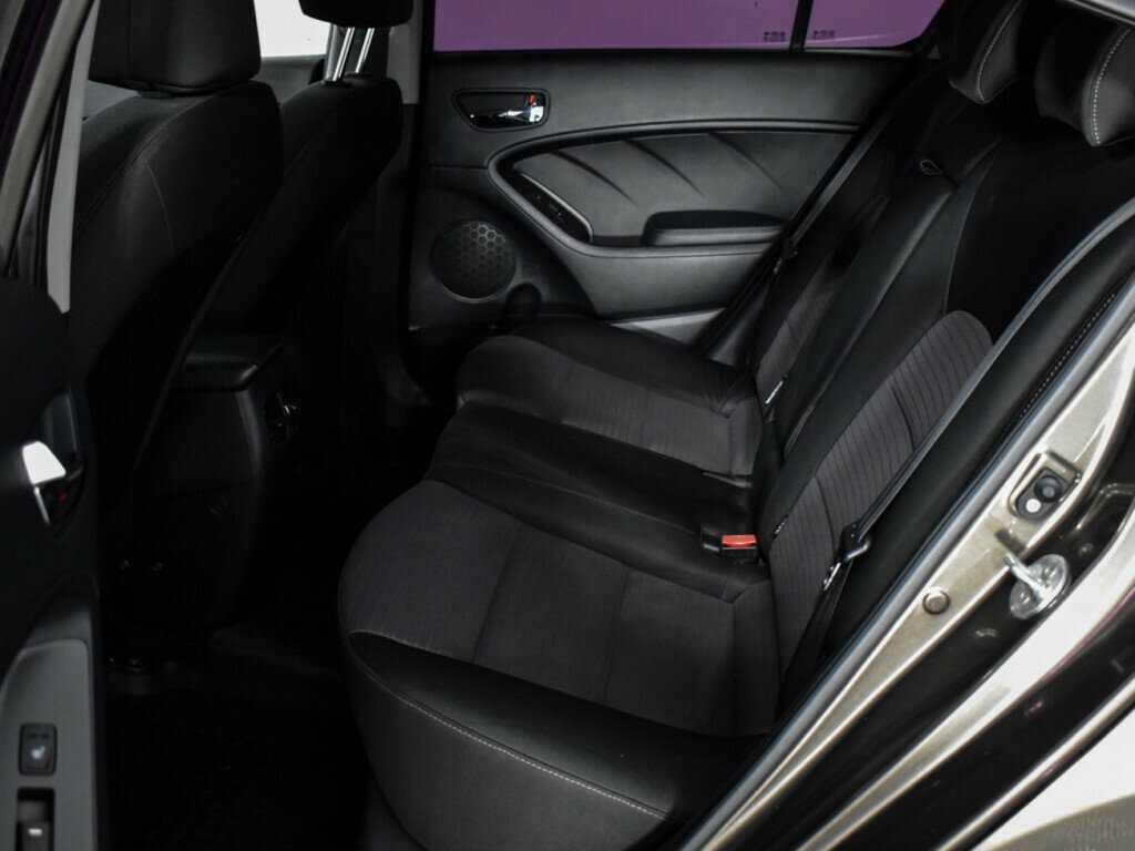 Kia Cerato с пробегом — 2015 год. Фото: #9