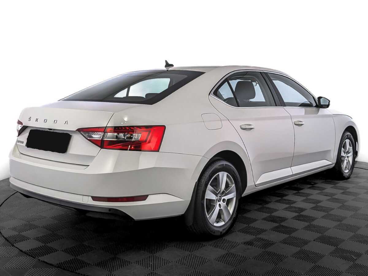 Skoda Superb с пробегом — 2021 год. Фото: #4