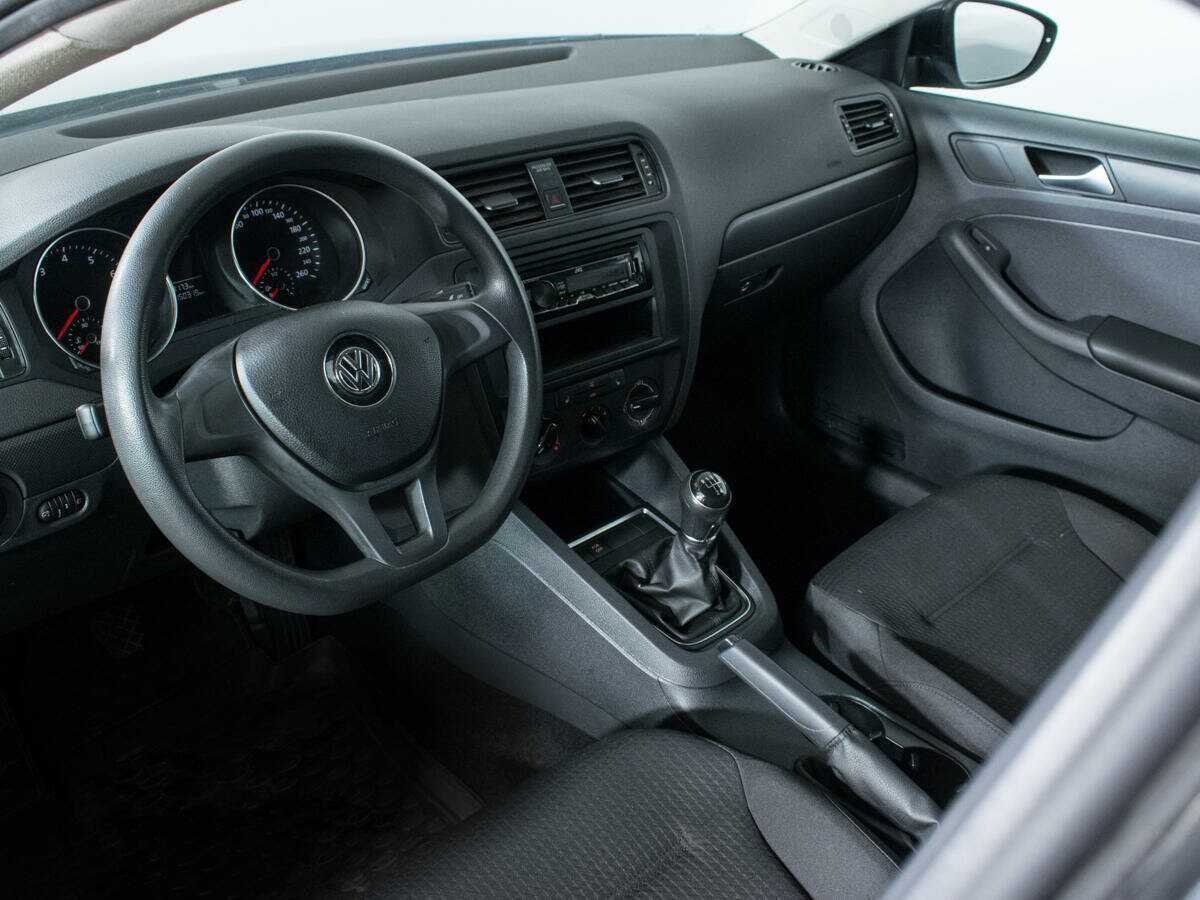 Volkswagen Jetta с пробегом — 2015 год. Фото: #12