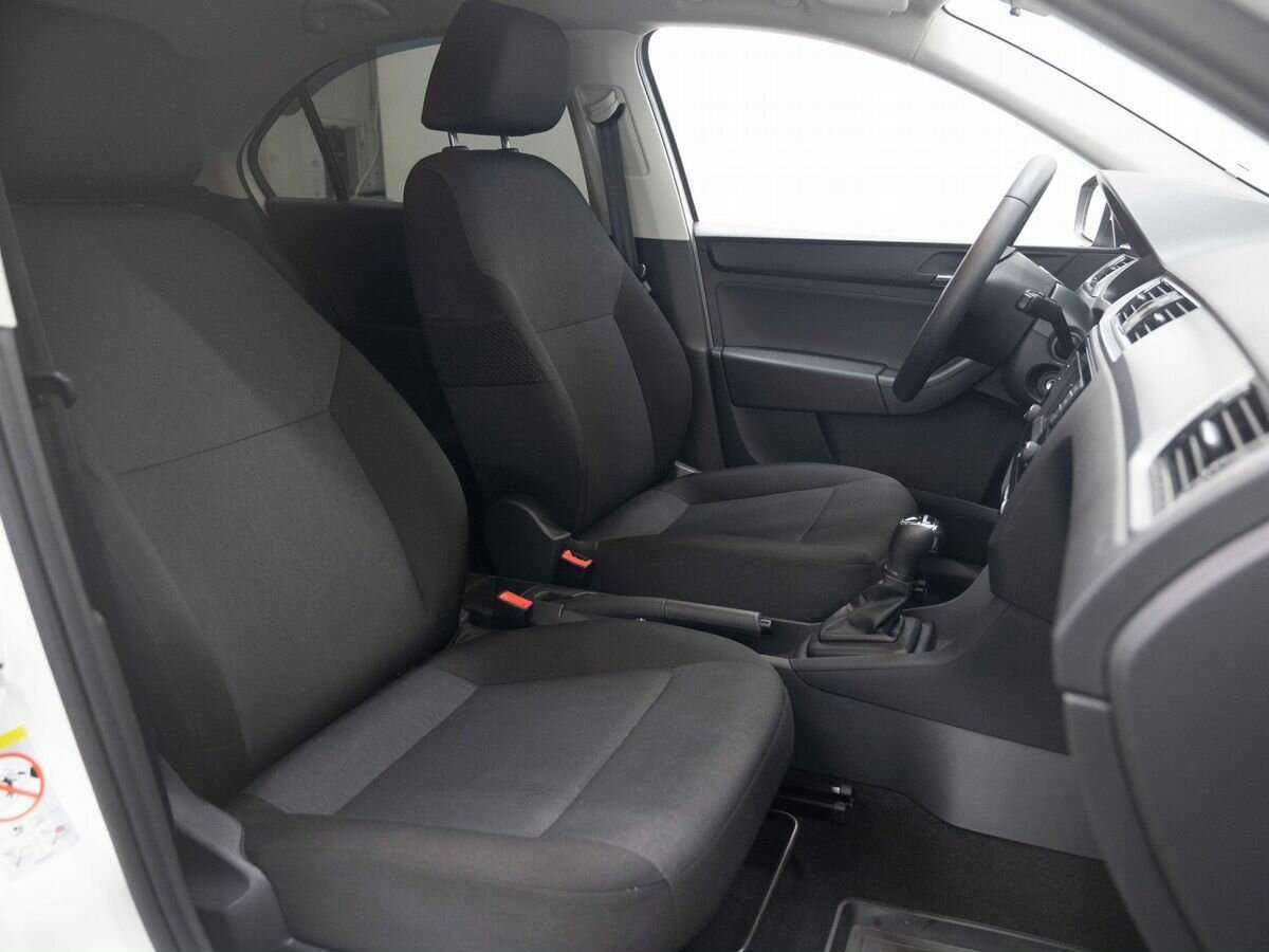 Skoda Rapid с пробегом — 2017 год. Фото: #11