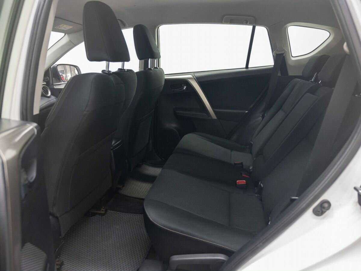 Toyota RAV4 с пробегом — 2013 год. Фото: #11