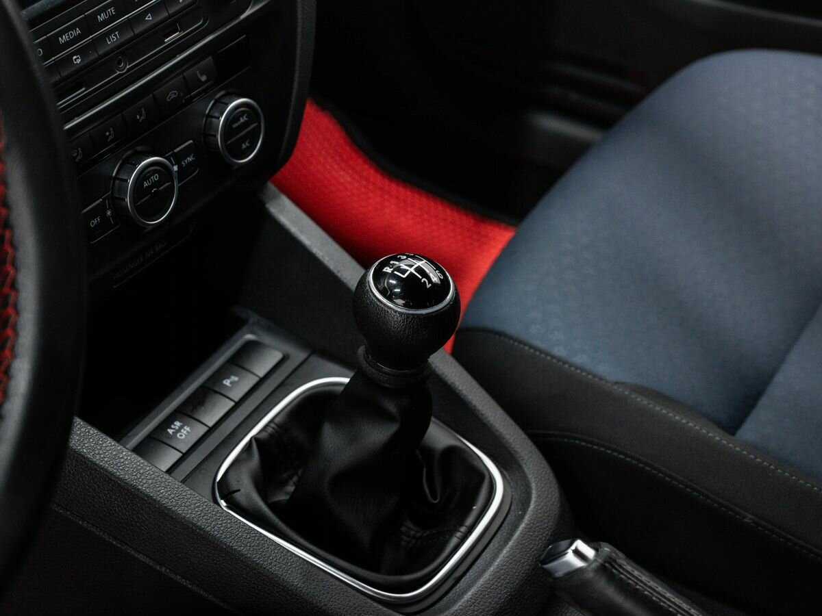 Volkswagen Jetta с пробегом — 2013 год. Фото: #16