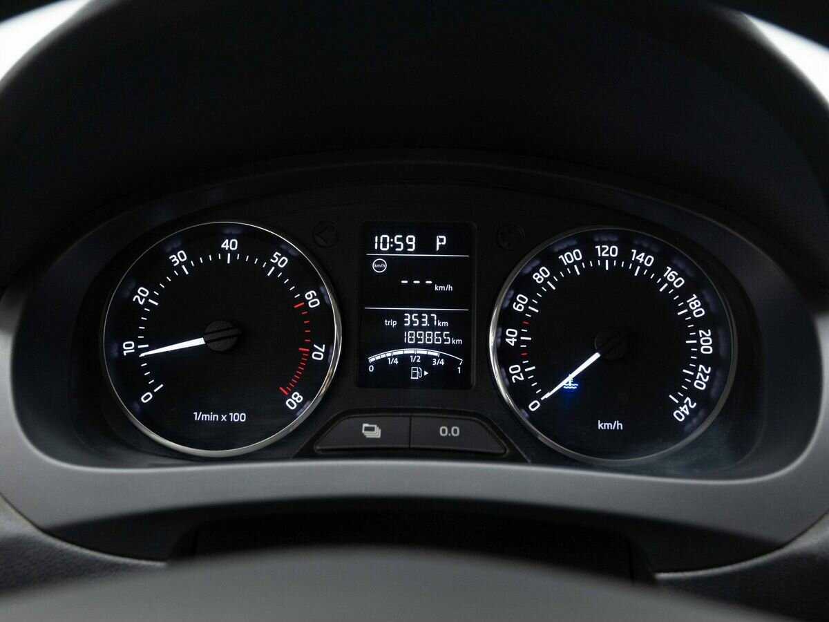 Skoda Rapid с пробегом — 2015 год. Фото: #14