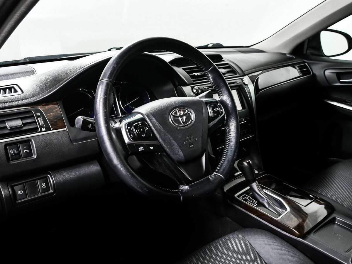 Toyota Camry с пробегом — 2016 год. Фото: #12