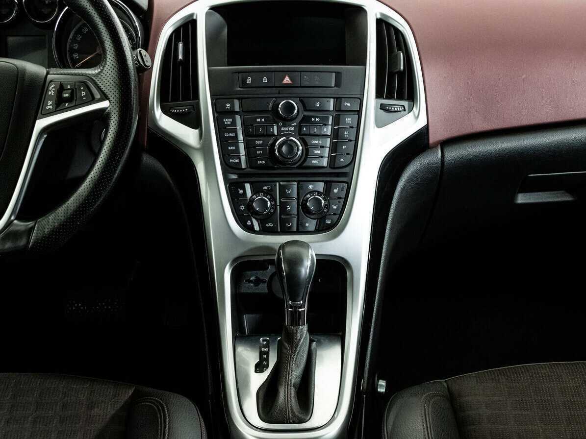 Opel Astra с пробегом — 2013 год. Фото: #17