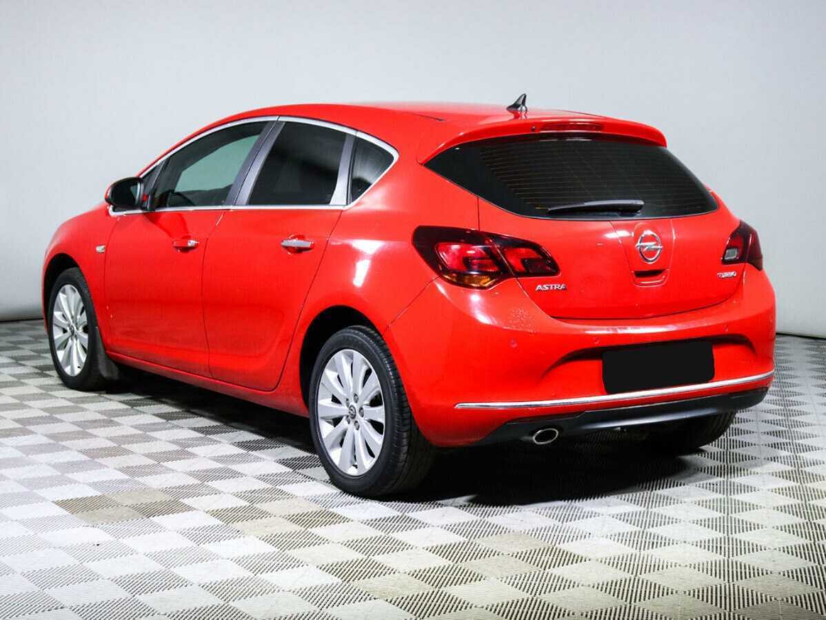 Opel Astra с пробегом — 2012 год. Фото: #5