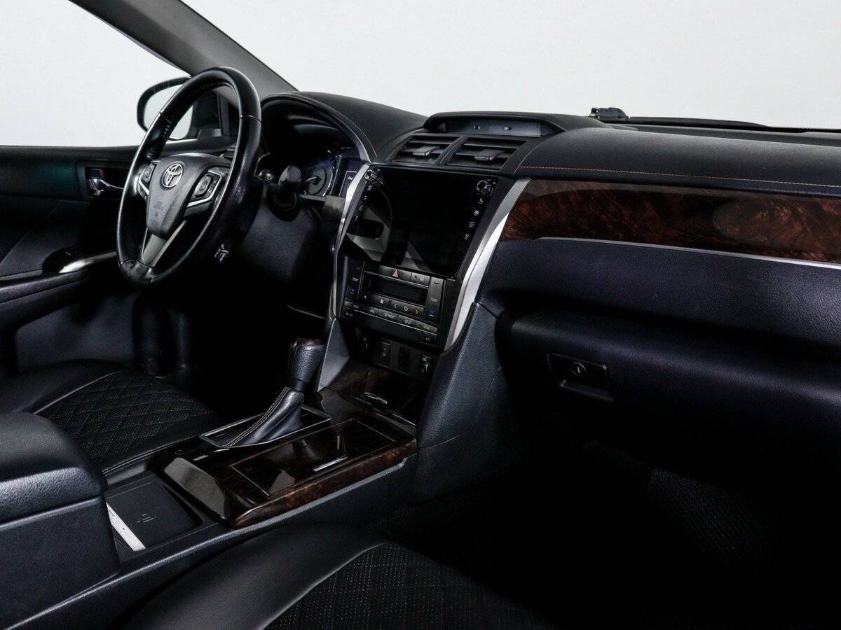 Toyota Camry с пробегом — 2015 год. Фото: #6