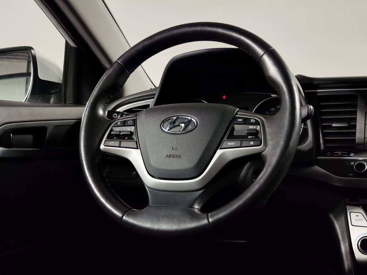 Hyundai Elantra с пробегом — 2016 год. Фото: #11