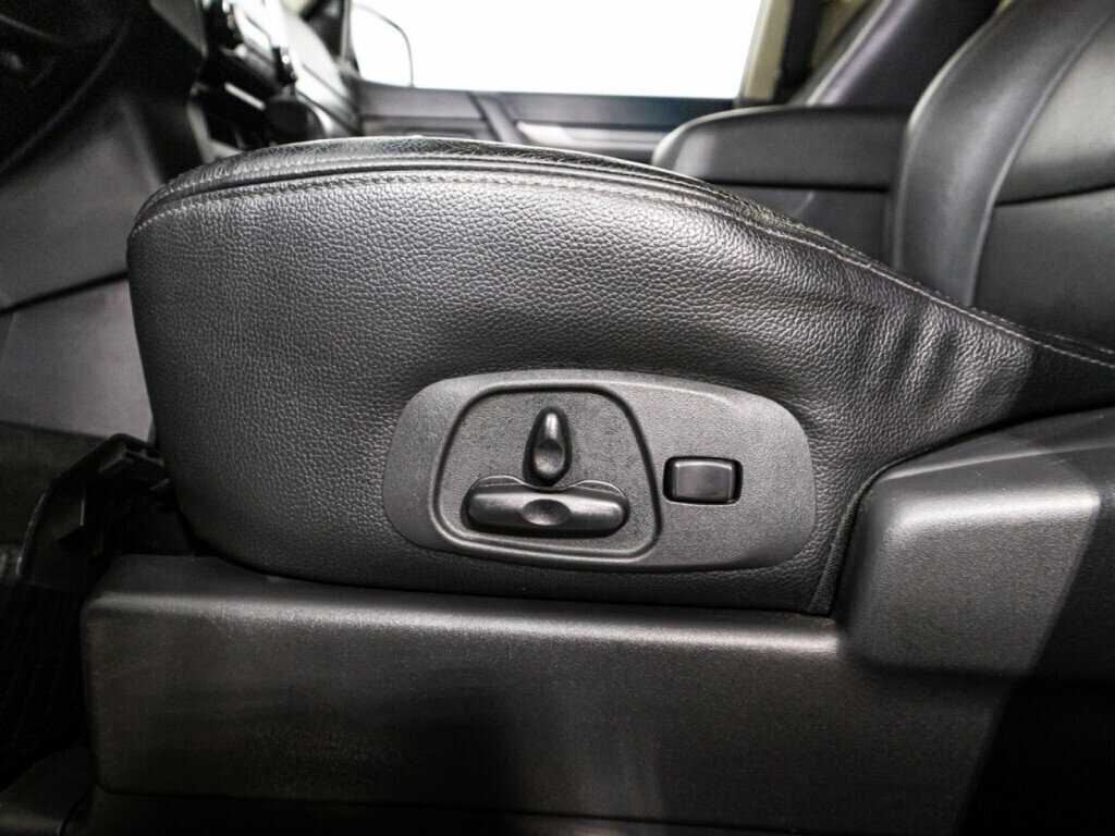 Mitsubishi Pajero с пробегом — 2014 год. Фото: #16