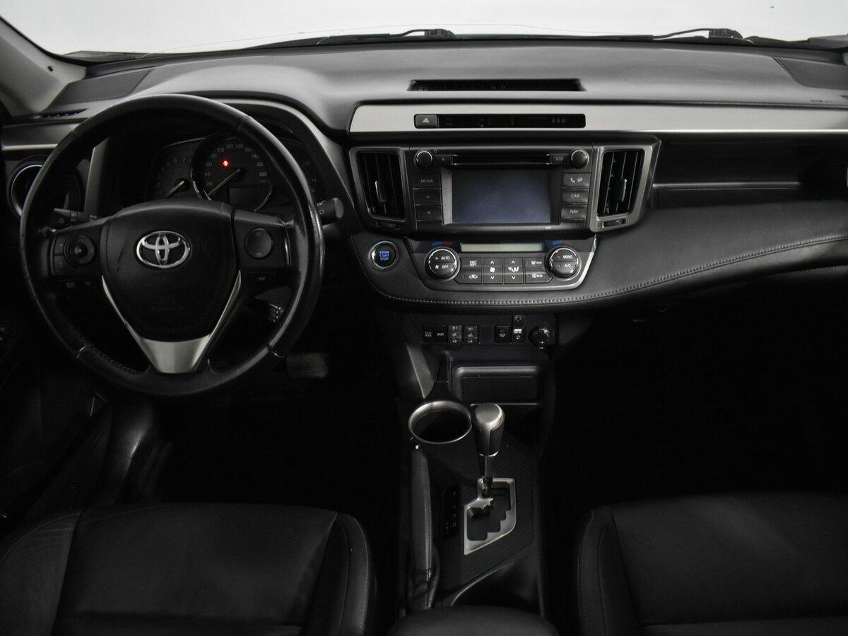Toyota RAV4 с пробегом — 2015 год. Фото: #13