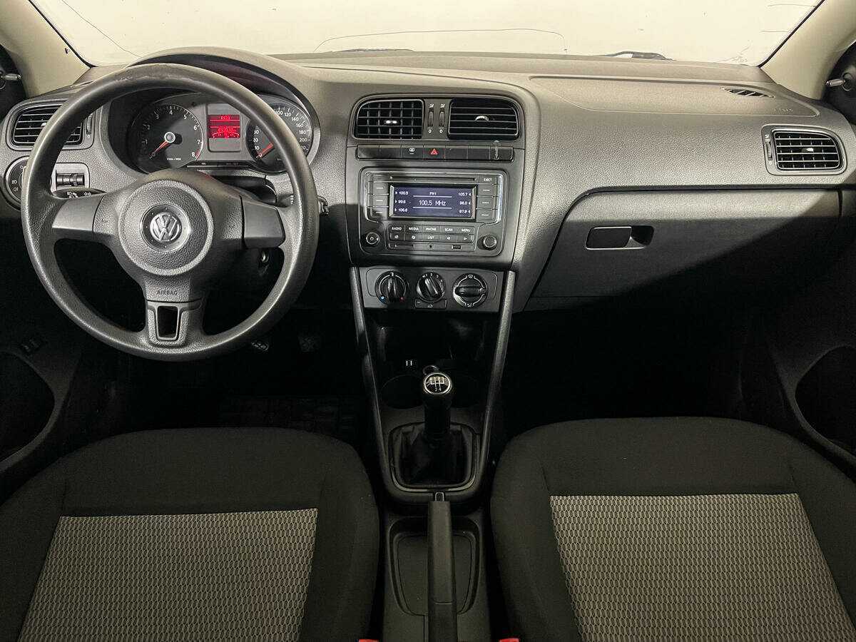 Volkswagen Polo с пробегом — 2012 год. Фото: #11