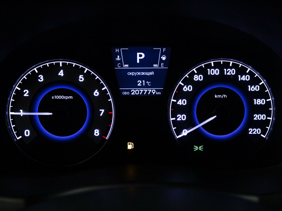 Hyundai Solaris с пробегом — 2012 год. Фото: #11