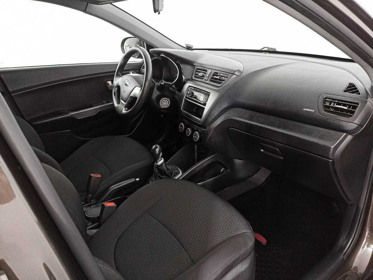 Kia Rio с пробегом — 2017 год. Фото: #10