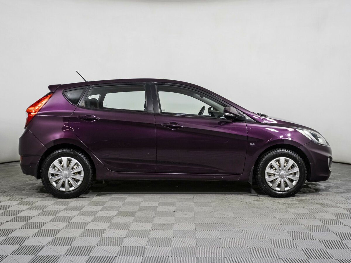 Hyundai Solaris с пробегом — 2012 год. Фото: #3