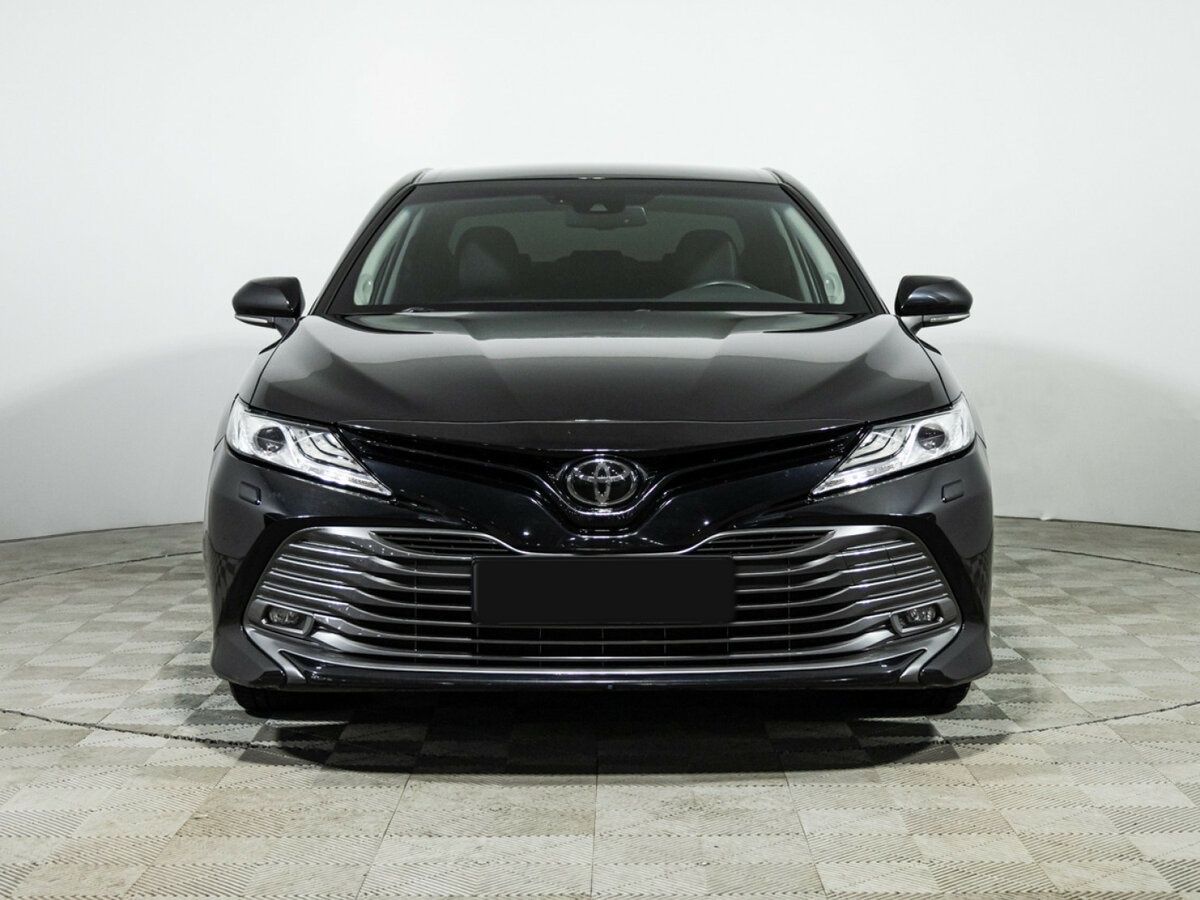 Toyota Camry с пробегом — 2020 год. Фото: #1