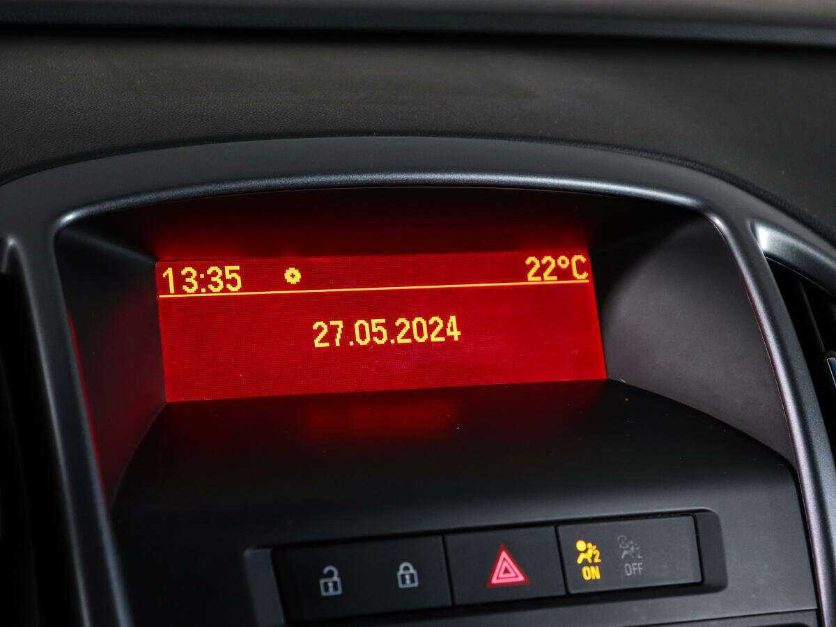 Opel Astra с пробегом — 2014 год. Фото: #15