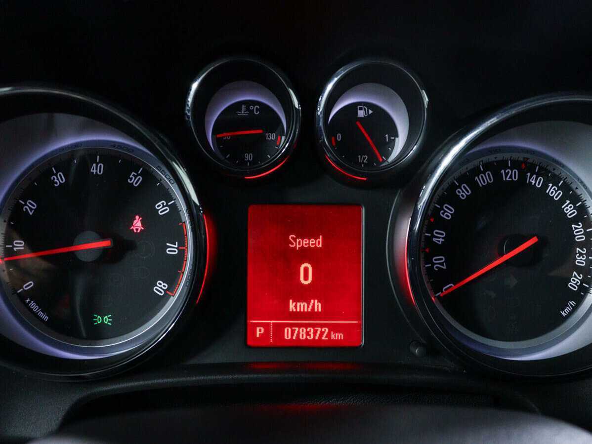 Opel Astra с пробегом — 2014 год. Фото: #10