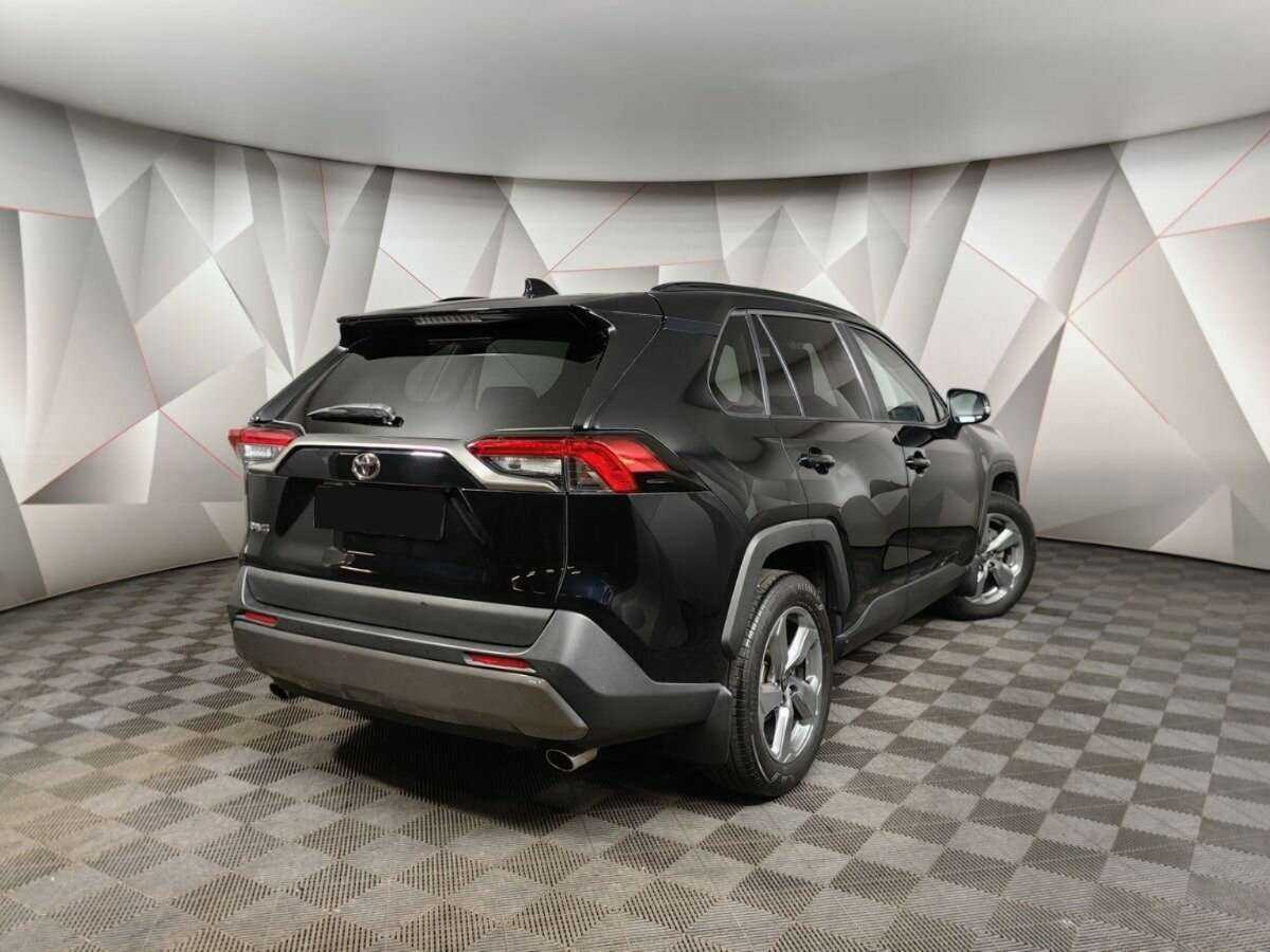 Toyota RAV4 с пробегом — 2020 год. Фото: #1