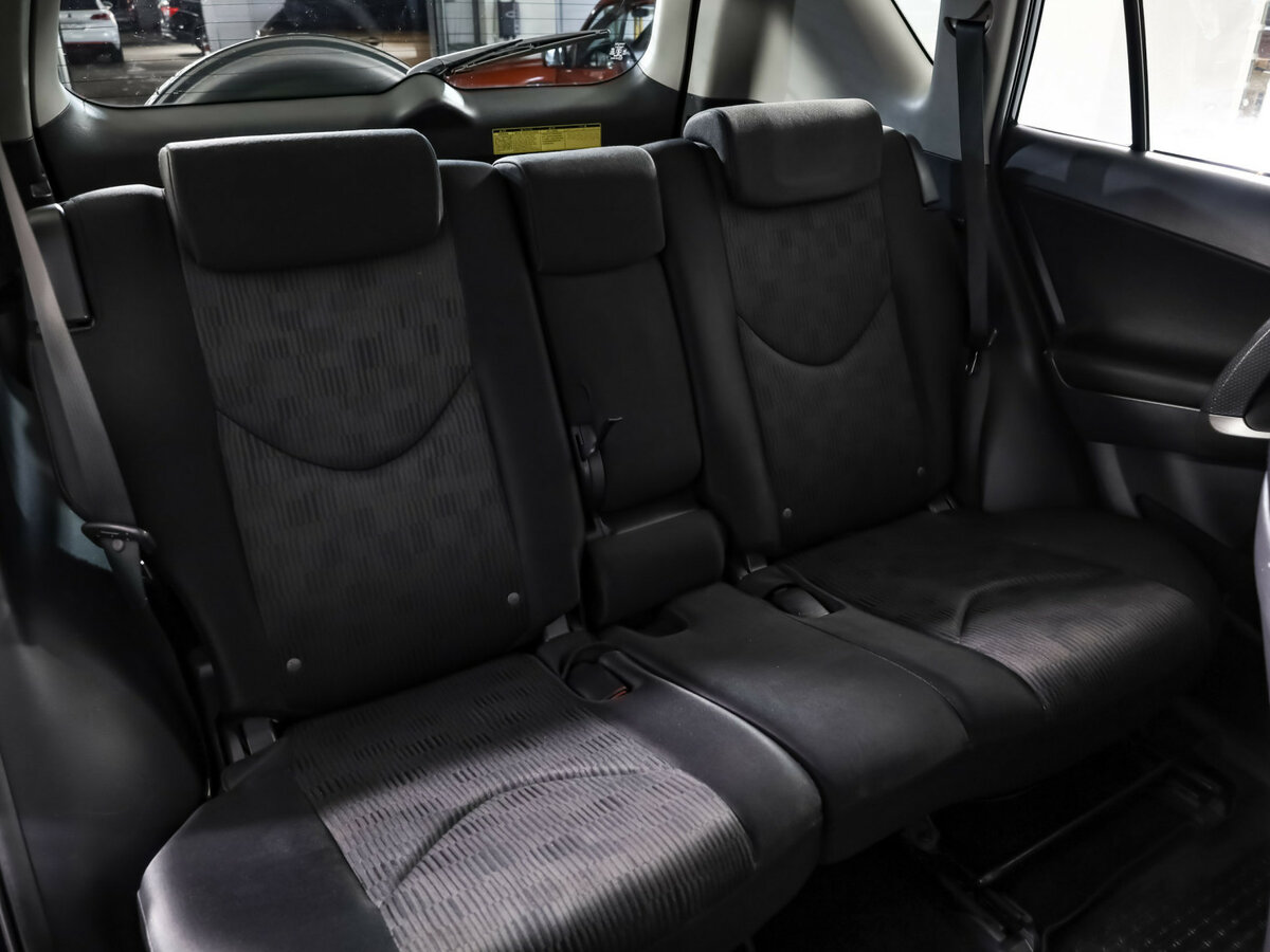 Toyota RAV4 с пробегом — 2012 год. Фото: #7