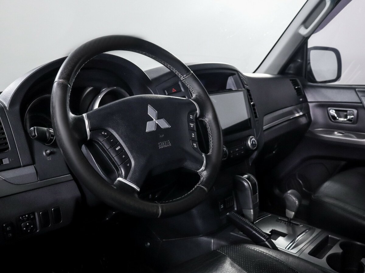 Mitsubishi Pajero с пробегом — 2012 год. Фото: #10