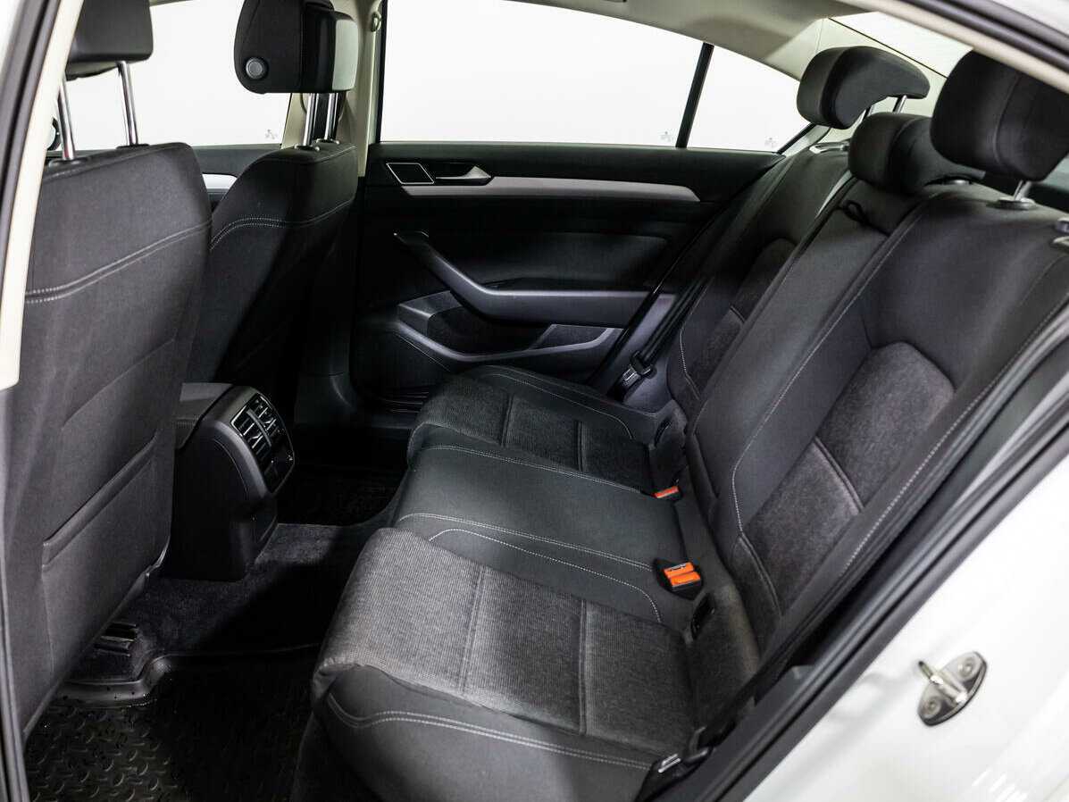 Volkswagen Passat с пробегом — 2016 год. Фото: #7