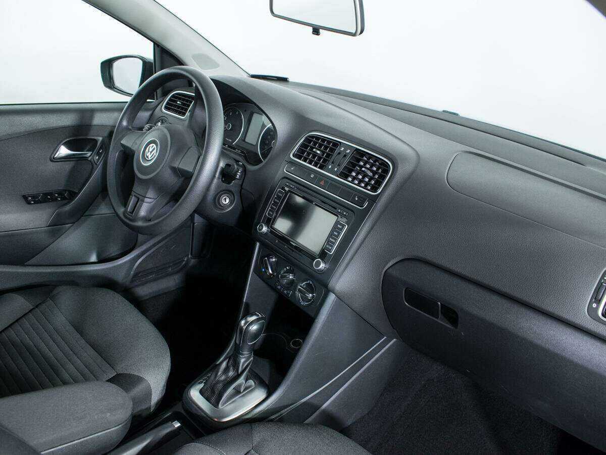 Volkswagen Polo с пробегом — 2012 год. Фото: #8